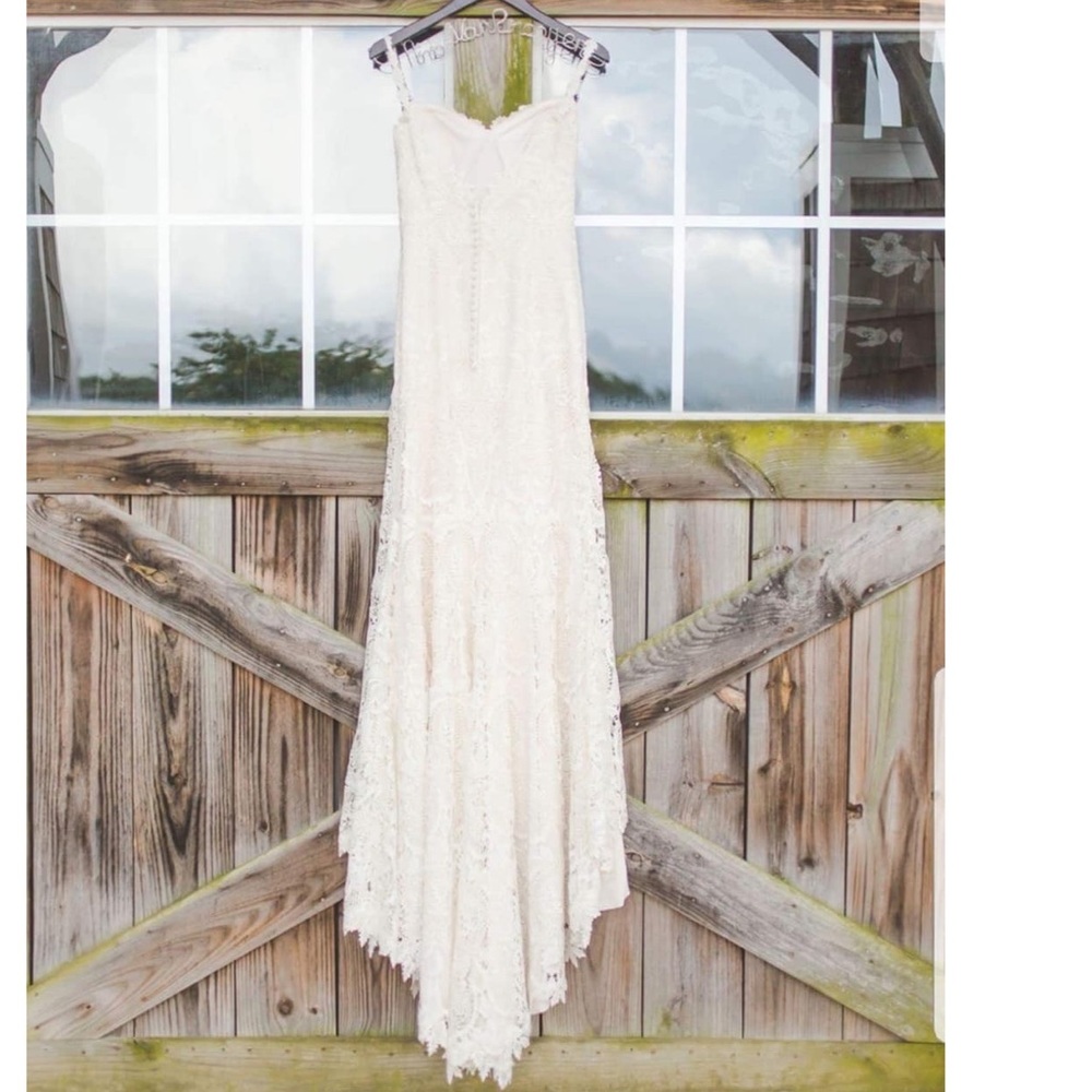 Lace wedding dress
